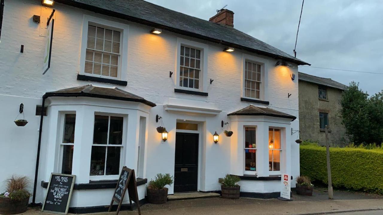 The Fox And Hounds Whittlebury Exterior foto