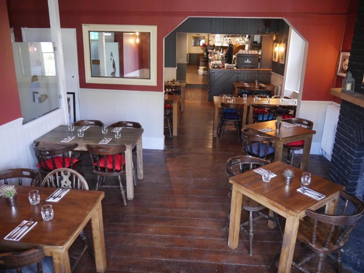 The Fox And Hounds Whittlebury Exterior foto
